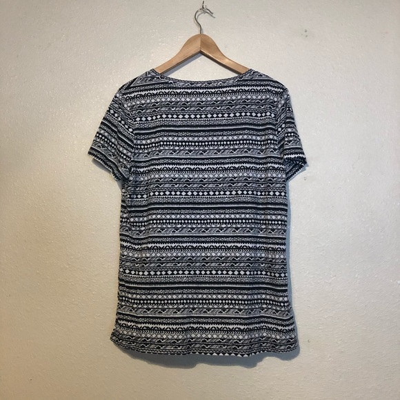 Geometric Print V-Neck Top - XXL - Picture 4 of 4